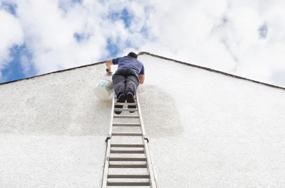 Peinture extérieure au Loreur — façades et ravalement
